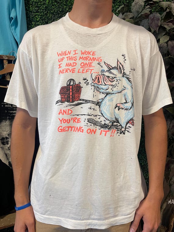 vtg 80s FUNNY ANGRY PIG T-shirt large // vintage joke comedy white farming farm pig hog midwest gift cranky large thin animal nature cow