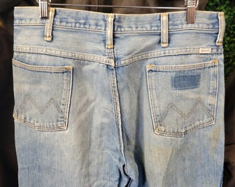 Pantalones vaqueros vintage de mezclilla azul MAVERICK de los 90, talla 32 // lavado claro, desteñidos, desgastados, reparados, corte regular, acampanados, estilo retro vintage, estilo granjero/ranchero