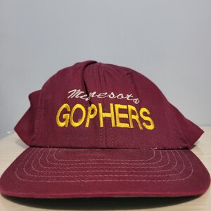 Gorra vintage de los 90 de los Minnesota Golden Gophers // Gorra deportiva retro vintage de perfil bajo, color burdeos, rojo oscuro, de nailon, con visera curva.