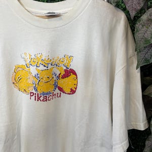 T-shirt vintage anni '90 POKÉMON PIKACHU GAME // maglietta alla moda vintage bianca larga videogioco mostro digimon retrò divertimento estivo carta da collezione Nintendo
