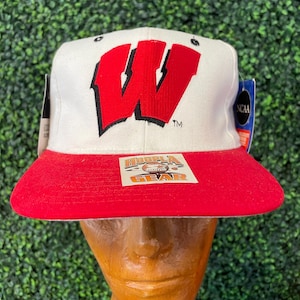 vtg 90s UNIVERSITY of WISCONSIN BADGERS Hat // cap fun summer vibe starter collectible style vintage sports vibe fan college deadstock ncaa