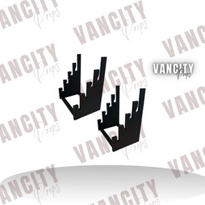 Puede incluir: Dos expositores negros con un diseño escalonado. Los expositores están hechos de un material sólido y están diseñados para sostener objetos. El texto "Vancity Props" es visible en la imagen.