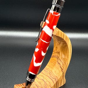 Handcrafted Crimson and White Twist Pen – Fidget Spinner Top | Fun & Functional