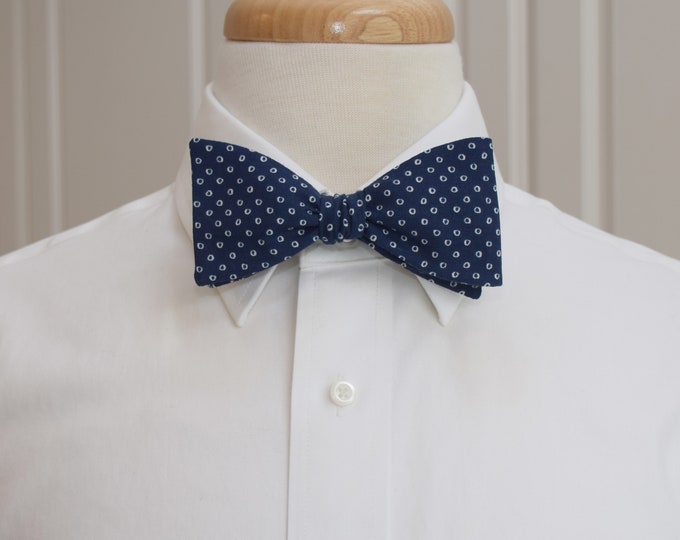 Bow Tie, classic navy blue and white circle/polka dots bow tie, wedding bow tie, formal bow tie, traditional navy bow tie, circles