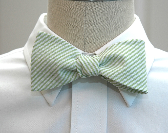 Bow Tie, lime seersucker, wedding party tie, groom bow tie, groomsmen gift, wedding bow tie, wedding accessory, preppy self tie bowtie