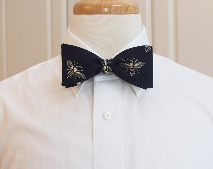 Bow Tie, navy/ivory bees, bee lovers gift, wedding/groom bow tie, groomsman gift, elegant honey bee bow tie, blue/cream bow tie