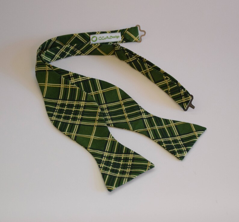 men/'s Xmas gift green plaid bow tie festive greengold plaid bow tie green Christmas bow tie Men/'s Bow Tie greengold holiday bow tie