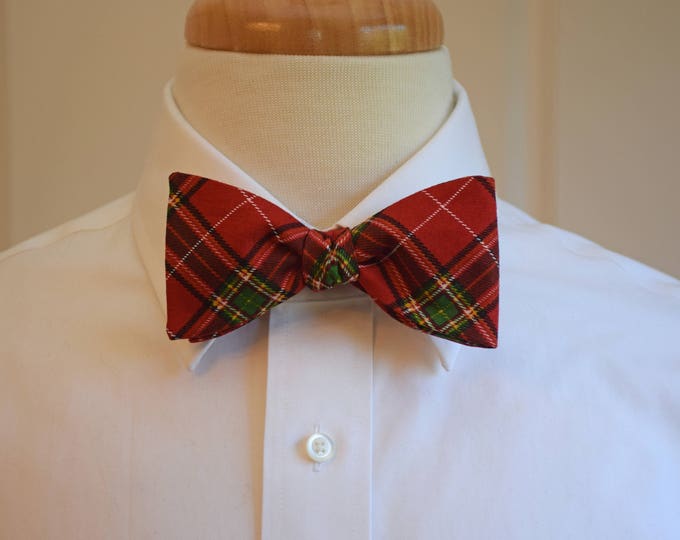 Bow Tie, red and green plaid, Scottish tartan bow tie, classic plaid bow tie, Christmas bow tie, Irish plaid bow tie, holiday bow tie