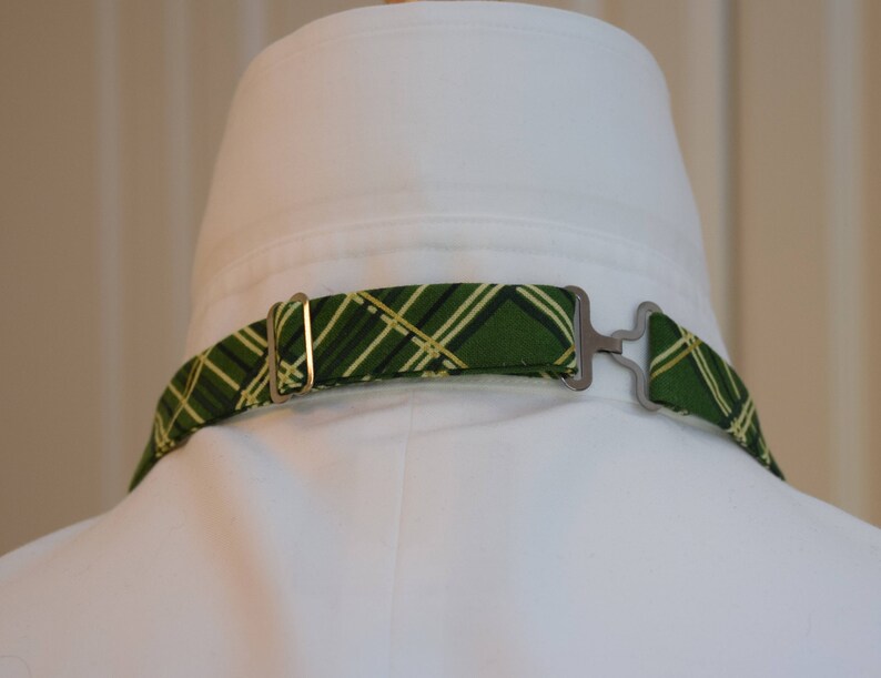 men/'s Xmas gift green plaid bow tie festive greengold plaid bow tie green Christmas bow tie Men/'s Bow Tie greengold holiday bow tie