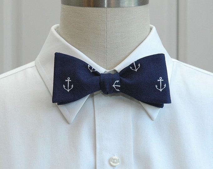 Bow Tie, dark navy blue/white anchors, wedding bow tie, sailor's gift, nautical wedding bow tie, groomsmen gift, ocean lover bow tie