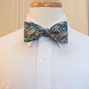 Liberty London Bow Tie: William Morris Strawberry Thief Print