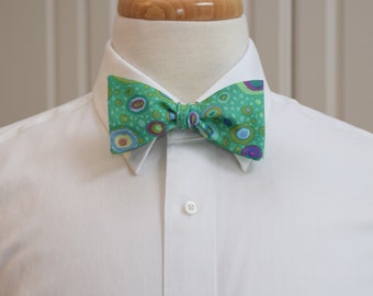 Green Bow Tie, Murano Glass Style, grass green, blue, purple, Retro Circle Design