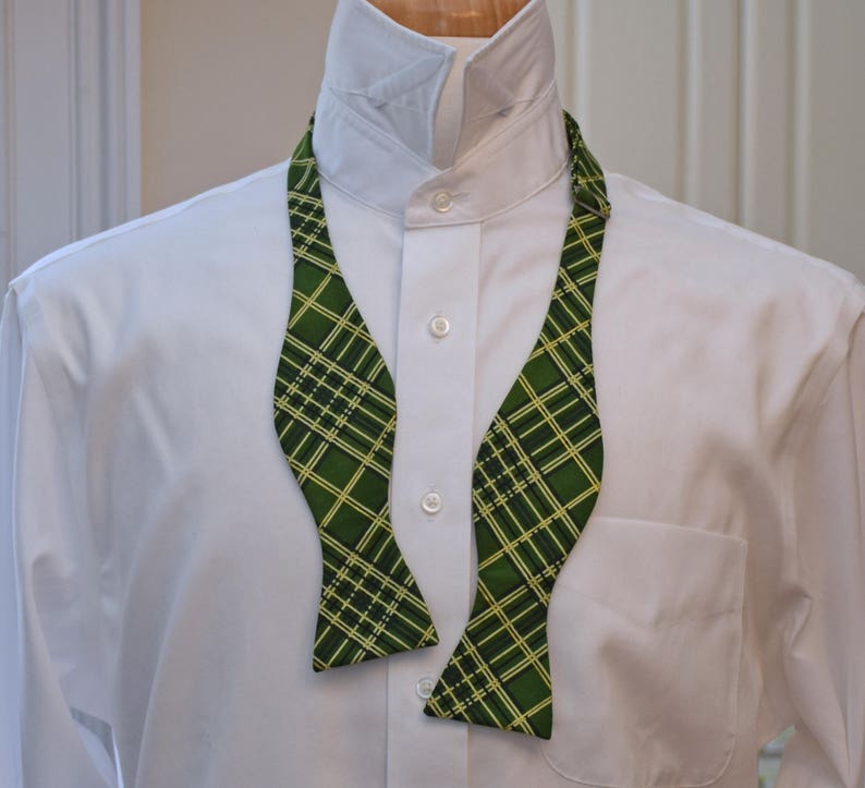 men/'s Xmas gift green plaid bow tie festive greengold plaid bow tie green Christmas bow tie Men/'s Bow Tie greengold holiday bow tie