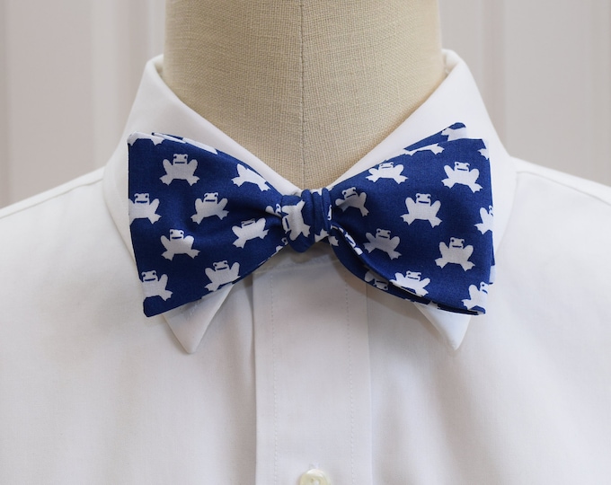 Bow Tie, blue with white frogs, frog lover bow tie, cobalt blue bow tie, wedding bow tie, frog bow tie, frog lover gift, amphibian