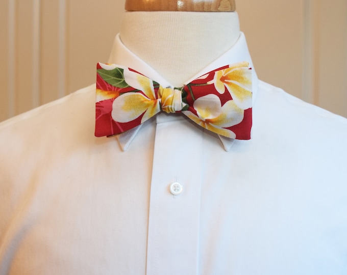 Bow Tie, red Hawaiian print bow tie, tropical bow tie, plumeria flower bow tie, wedding bow tie, groom/groomsmen bow tie, prom, Derby