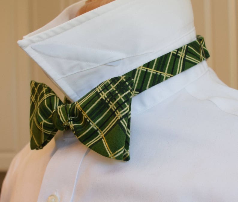 men/'s Xmas gift green plaid bow tie festive greengold plaid bow tie green Christmas bow tie Men/'s Bow Tie greengold holiday bow tie