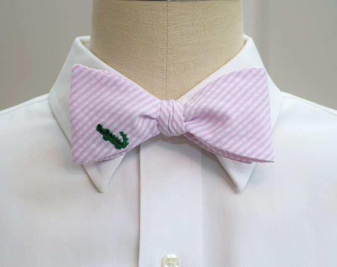 Bow Tie, pale pink seersucker with green alligator, self tie, wedding party tie, groom bow tie, groomsmen gift, summer bow tie,