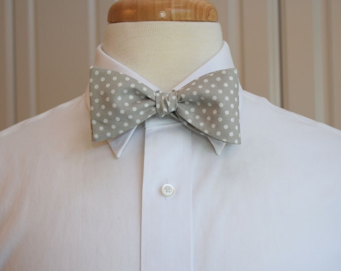 Bow Tie, pale gray/white dots, wedding/groom/groomsmen bow tie, elegant gray bow tie, tuxedo accessory, grey/white polka dot bow tie