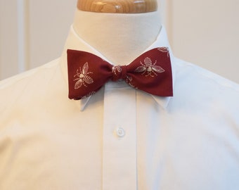 Bow Tie, red/ivory bees, dark red/cream bow tie, bee lovers gift, wedding/groom bow tie, groomsman gift, elegant honey bee bow tie