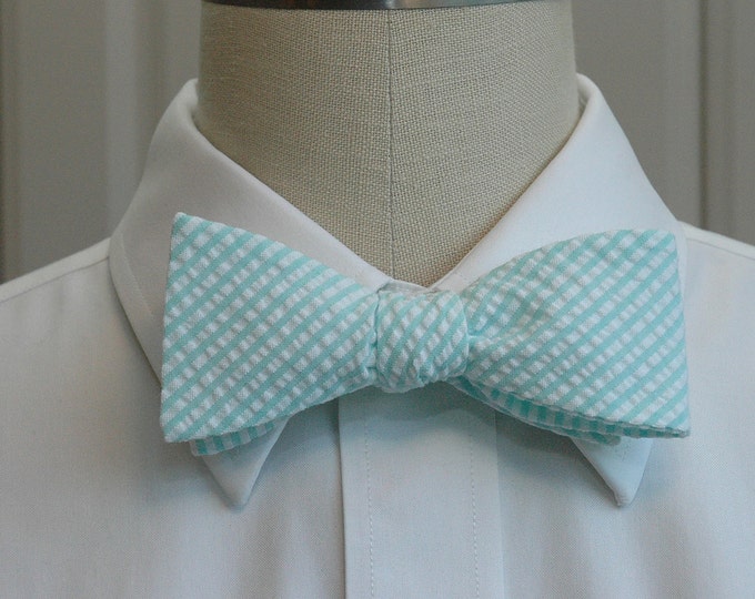 Bow Tie in mint seersucker, wedding party tie, groom bow tie, groomsmen gift, pastel bow tie, wedding accessory, self tie bow tie