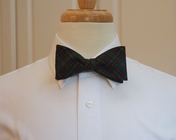 Men's Bow Tie, hunter green/red plaid, tartan bow tie, classic plaid bow tie, Christmas bow tie, traditional plaid bow tie, holiday bow tie