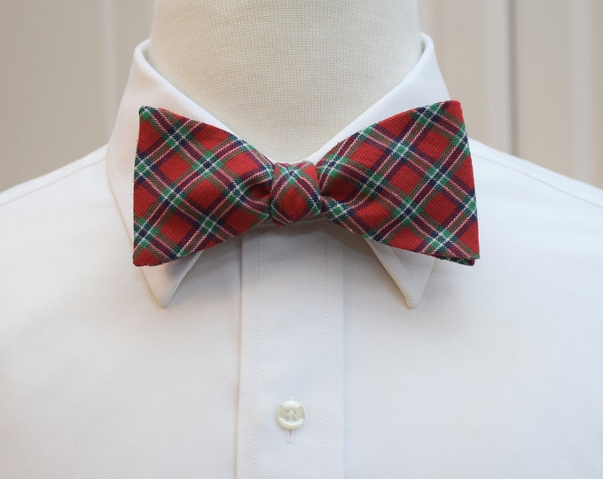 Bow Tie, red and green plaid, Scottish tartan bow tie, classic plaid bow tie, Christmas bow tie, Irish plaid bow tie, holiday bow tie