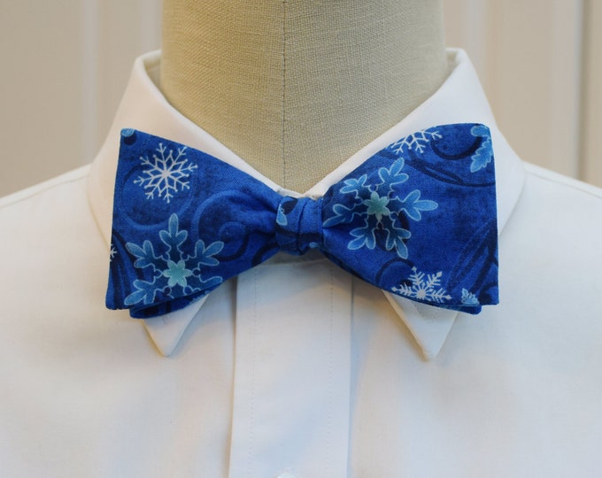 Bow Tie, blue snowflakes bow tie, blue Christmas bow tie, holiday bow tie, winter bow tie, blue snow crystal bow tie, Hanukkah bow tie