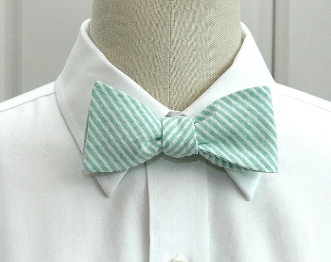 Bow Tie, green seersucker, wedding party tie, groom bow tie, groomsmen gift, preppy green bow tie, wedding accessory, self tie bow tie