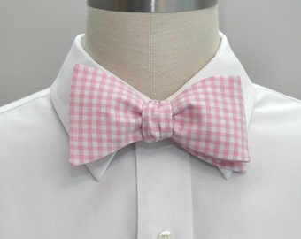 Bow Tie in pink gingham, pink wedding party tie, groom bow tie, groomsmen gift, summer bow tie, pastel pink gingham bow tie, self tie