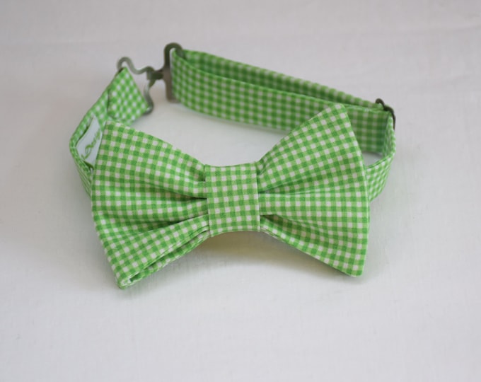 Boy's pre-tied Bow Tie in grass green gingham, father/son matching ties, wedding accessory, toddler bow tie, ring bearer bow tie,