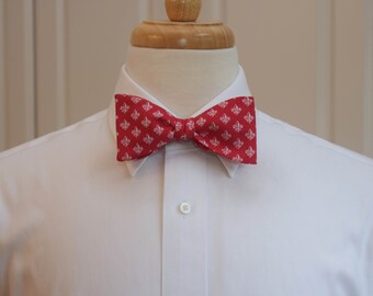 Bow Tie, red/white fleur de lys bow tie, wedding party tie, groom/groomsmen bow tie, classy tuxedo accessory, bright red/white bow tie