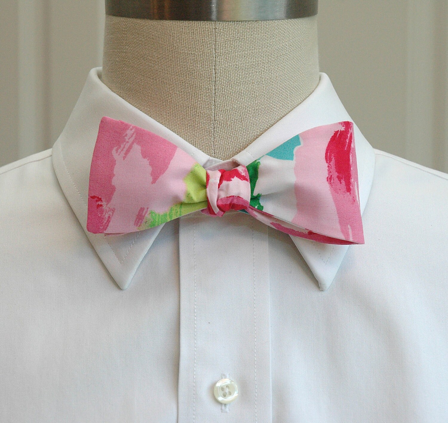 should bow tie match cummerbund
