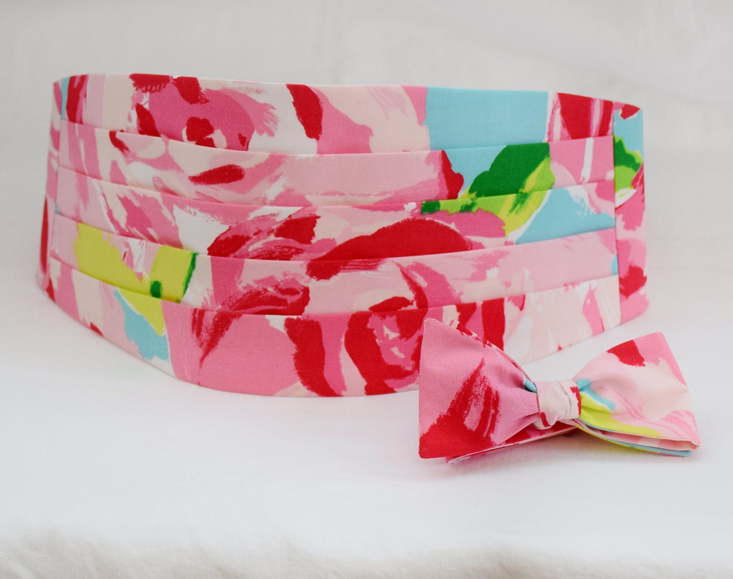 should bow tie match cummerbund