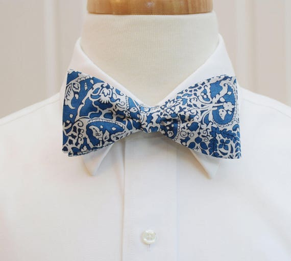 Nœud papillon en tricot marine