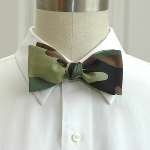 Bow tie, green/brown camo, hunter's bow tie, huntsman gift, camouflage print bow tie, Duck Ball bow tie, duck dynasty tie, hunter gift