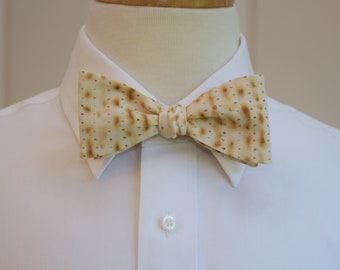 Bow Tie, matzoh cracker bow tie, Passover bow tie, Judaica bow tie, Seder bow tie, cracker print bow tie, Bar Mitzvah bow tie gift