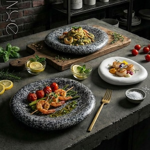 Prato de cerâmica artesanal com aparência de pedra – conjunto ou individual. Pratos ovais elegantes com acabamento sob o esmalte. O presente perfeito para uma mesa moderna.