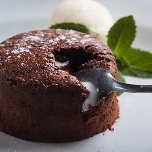 Bestes Rezept für Schokoladen-Haselnuss-Lava-Mochi-Torte