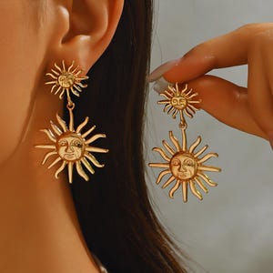Gold Sun Face Dangle Earrings, Retro Sunburst Statement Earrings, Boho Celestial Drop Jewelry for Women