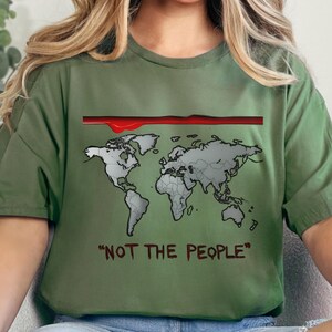 Politiek sweatshirt tegen oorlog – hoodie met abstracte bloedkaart – grunge-protestshirt – power- en oorlogscommentaar ronde hals