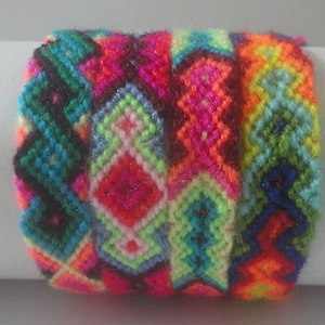 Set de 4 Pulseras de la Amistad de Lana Peruana Hechas a Mano Étnicas Nuevo Arte Popular Perú ***Elige tu Set de 4 Pulseras de la Amistad Peruana***