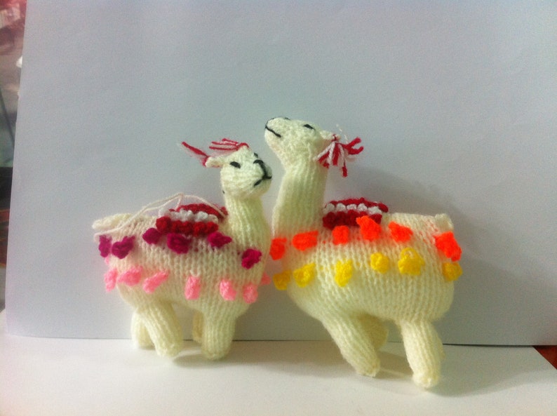 1 Peruvian Small Stuffed Llama Knitted Ornament 4 12 Collectable Handmade New Art Per