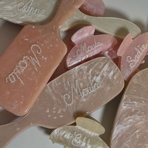 Personalised pearl claw clip