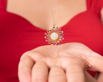 Sunburst Edelstein Anhänger: Goldfarbener Multicolor Statement Schmuck