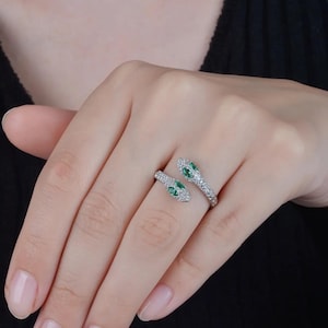 Double Snake Ring with Emerald Eyes - Adjustable Silver Serpent Statement Ring for Women, Gothic and Mythical Jewelry