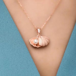 Rose Gold Seashell Necklace with Hidden Pearl – Dainty Ocean-Inspired Pendant, Beach Jewelry Gift for Women