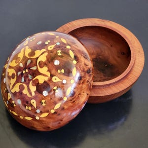 Handmade Wooden Pebble Box with Inlaid Mother of Pearl 6&quot;x6&quot; – Round Thuya Wood Jewelry Box, Luxury Storage Box, Unique Gift Box.