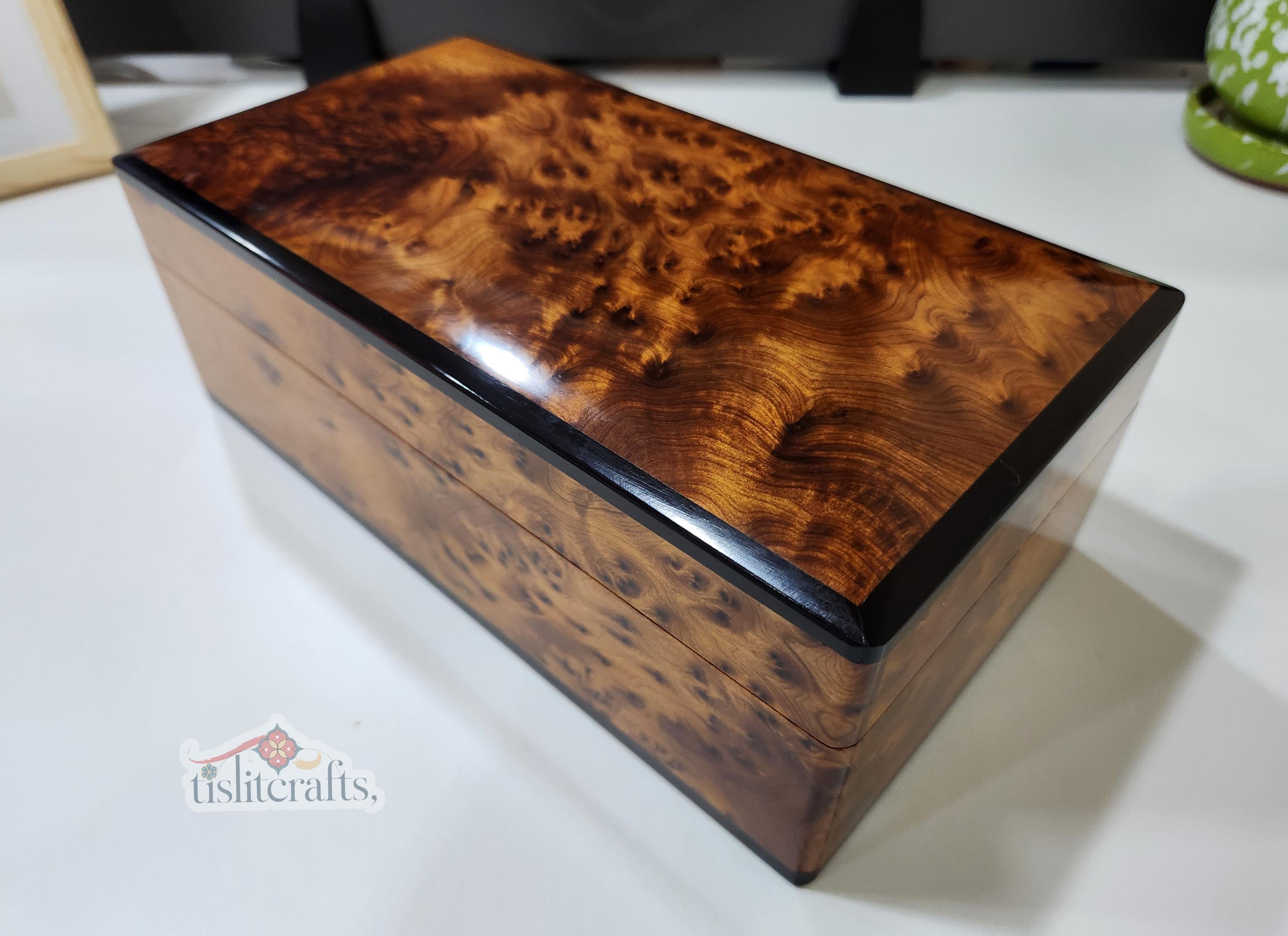Ajuny Scatola Portagioie in Legno 20x13 cm – Scrigno Decorativo Fatto a Mano per Uomo e Donna Porta Ricordi Intagliato Multiuso per Gioielli Regali e Arredo Casa