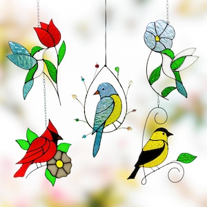 Colgantes de vitrales con forma de pájaro, atrapasol de colibrí, colgante de vitral con forma de jilguero, colgante de vitral con forma de cardenal rojo, atrapasol con forma de pájaro azul.
