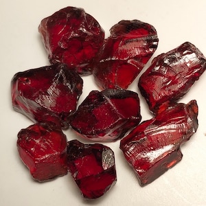 Granate rojo de Tanzania en bruto – Lote de gemas de grado para facetar, 29,75 ct.